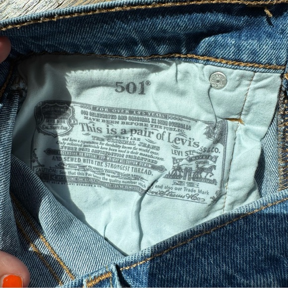 Levi's Classic Blue Medium Wash Denim 501 Jean Shorts 30 - Picture 8 of 8